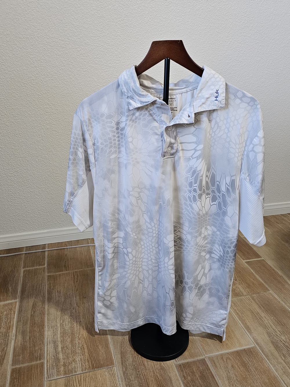 Huk Men’s White Yeti Camo Performance Polo, Men's Medium